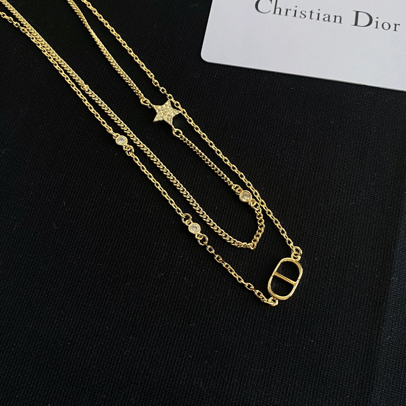 Dior New Pendant Necklace: Small vs. Medium Comparison 3 Dior New Pendant Necklace: Small vs. Medium Comparison - Image 3