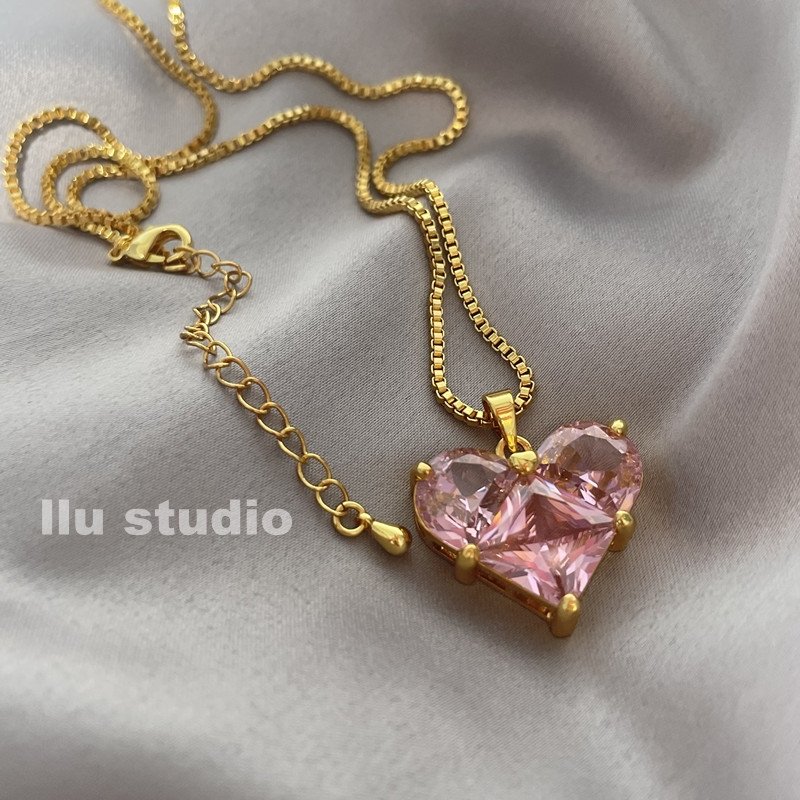 Celine Chunky Cuban Chain Necklace: Unisex Bold Gold Link Design 6 Celine Chunky Cuban Chain Necklace: Unisex Bold Gold Link Design - Image 6