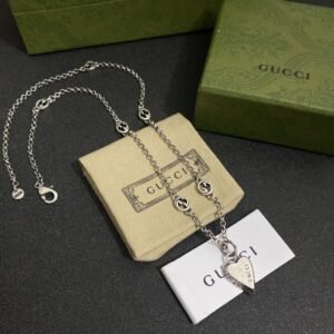Gucci Horsebit Pendant Necklace: Iconic Symbol on a Fine Gold Chain