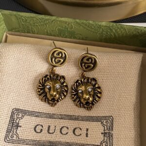 Gucci Bee Motif Threader Earrings: Delicate Gold Bee on Fine Chain