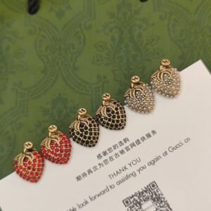 Gucci Bee Motif Threader Earrings: Delicate Gold Bee on Fine Chain