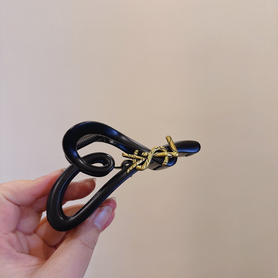 YSL New Hair Coffee Clip, Black Claw Clip 5 YSL New Hair Coffee Clip, Black Claw Clip - Image 5