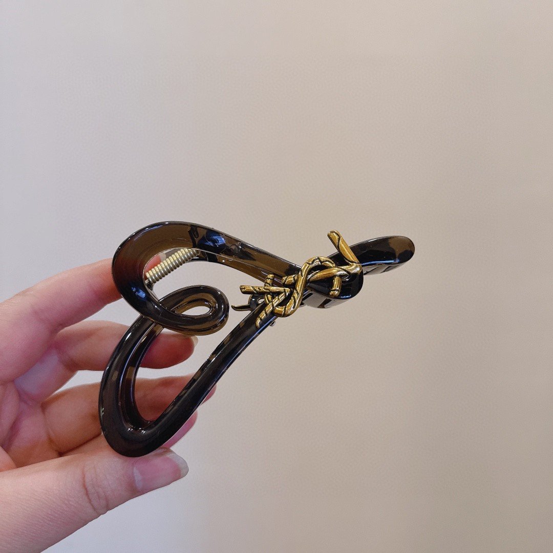YSL New Hair Coffee Clip, Black Claw Clip 6 YSL New Hair Coffee Clip, Black Claw Clip - Image 6