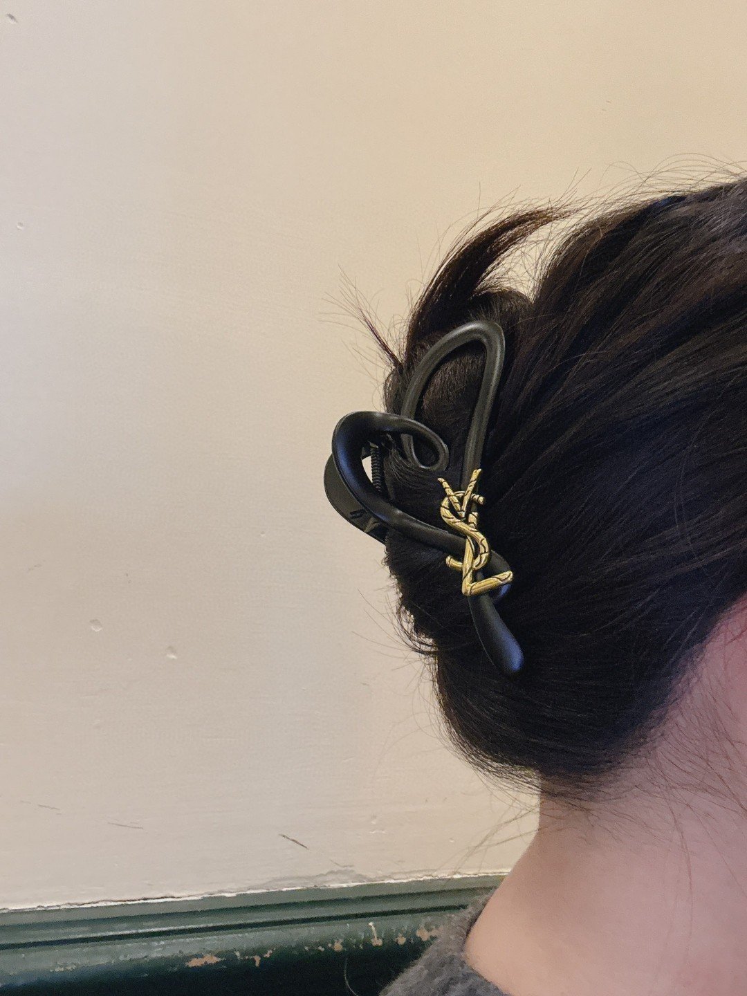 YSL New Hair Coffee Clip, Black Claw Clip 3 YSL New Hair Coffee Clip, Black Claw Clip - Image 3