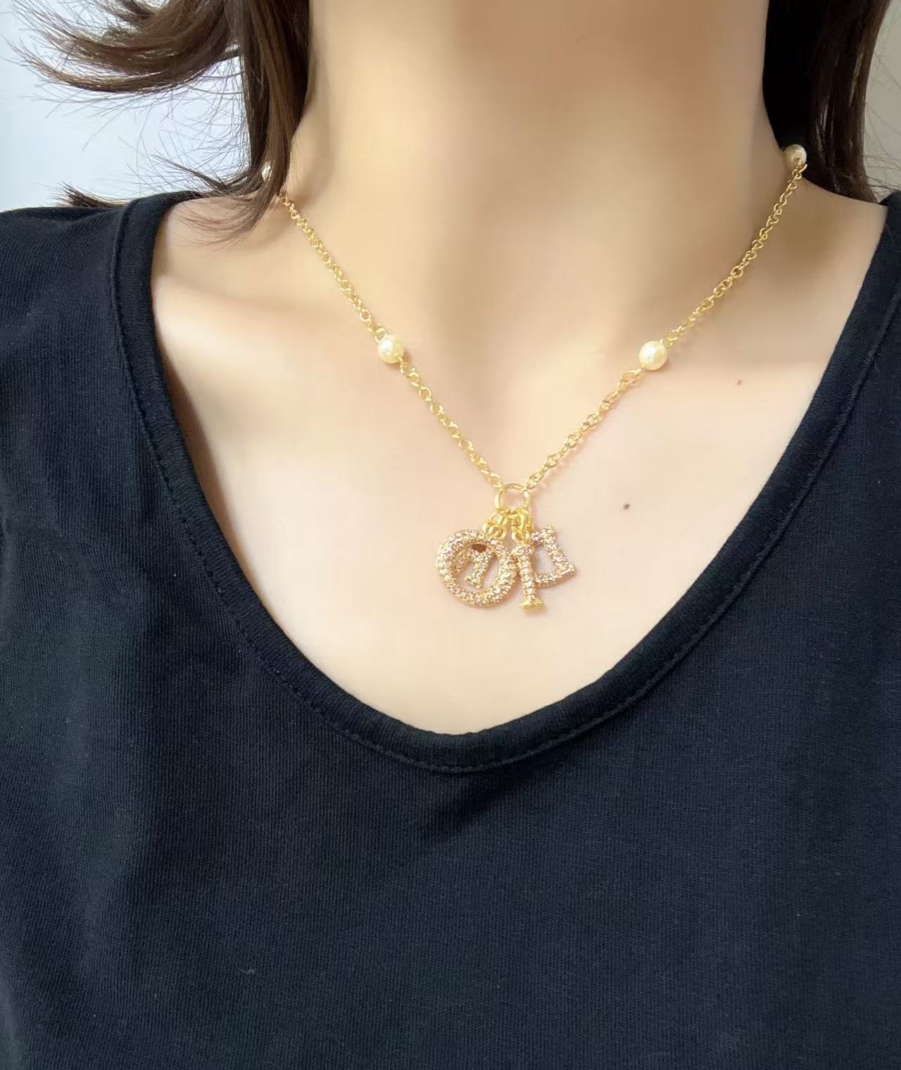 Dior Oblique Pattern Necklace: New Logo Designs 3 Dior Oblique Pattern Necklace: New Logo Designs - Image 3