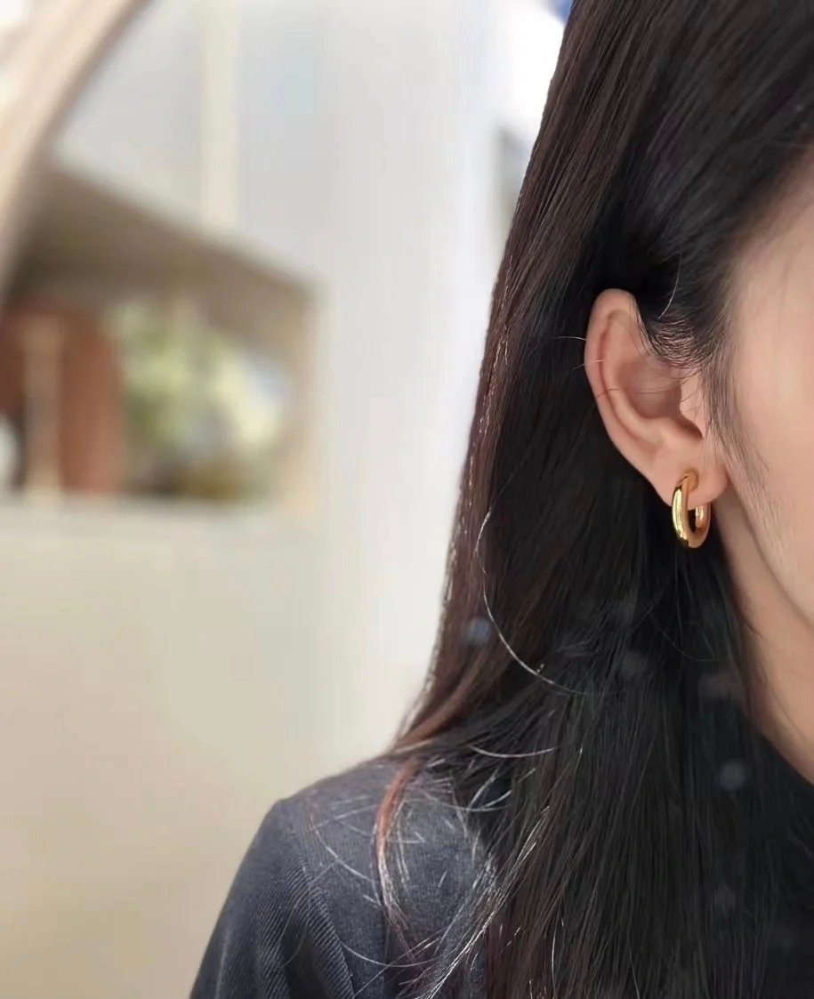 Gucci Dionysus Tiger Head Earrings: Mythological Motif with Chain Detail 4 Gucci Dionysus Tiger Head Earrings: Mythological Motif with Chain Detail - Image 4