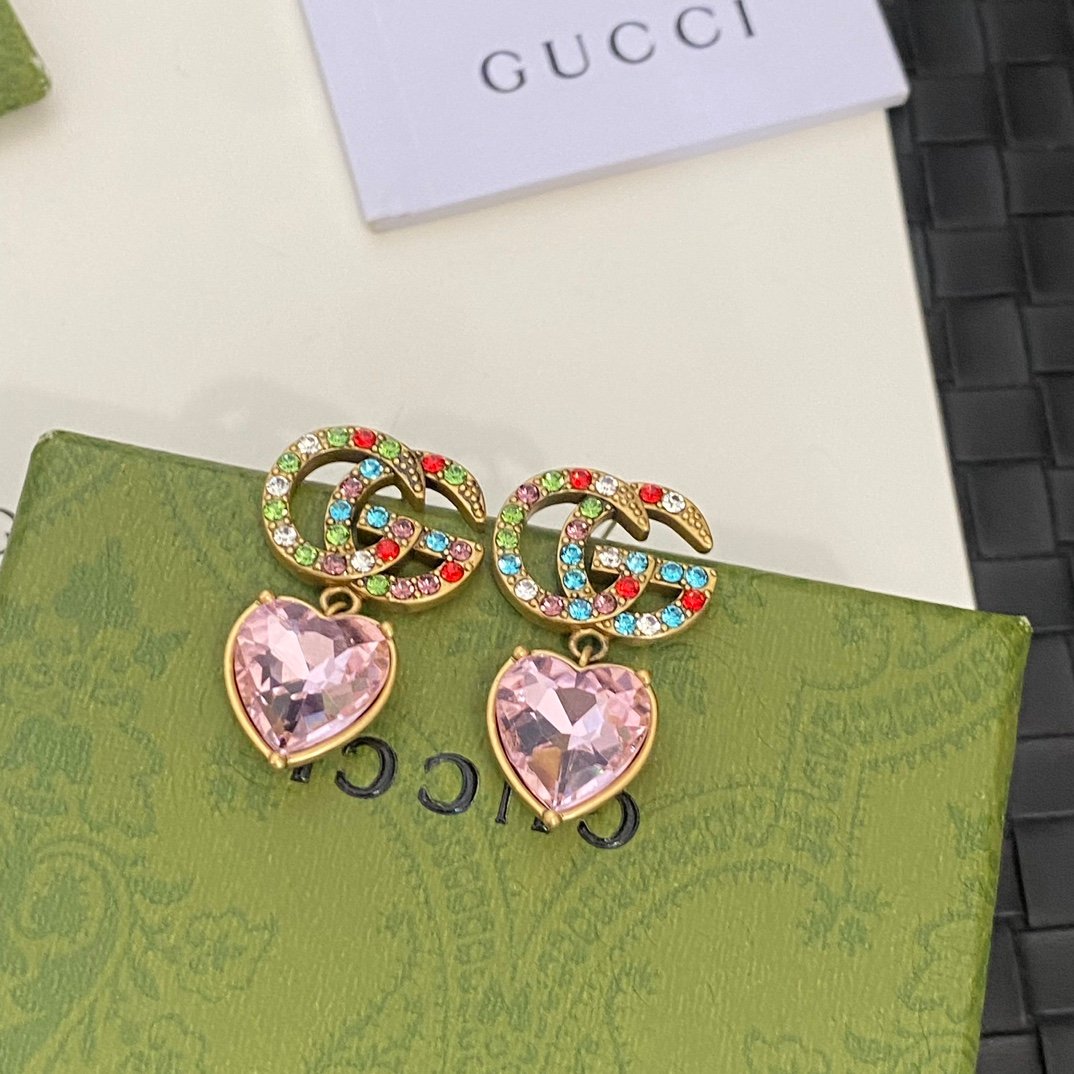 Gucci Vintage Lion Head Earrings: Heraldic Symbol with Textured Finish 4 Gucci Vintage Lion Head Earrings: Heraldic Symbol with Textured Finish - Image 4