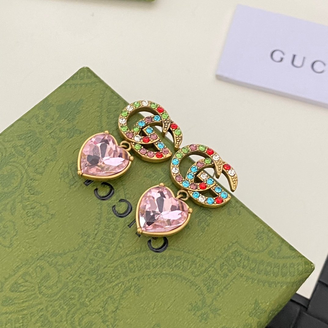 Gucci Vintage Lion Head Earrings: Heraldic Symbol with Textured Finish 5 Gucci Vintage Lion Head Earrings: Heraldic Symbol with Textured Finish - Image 5