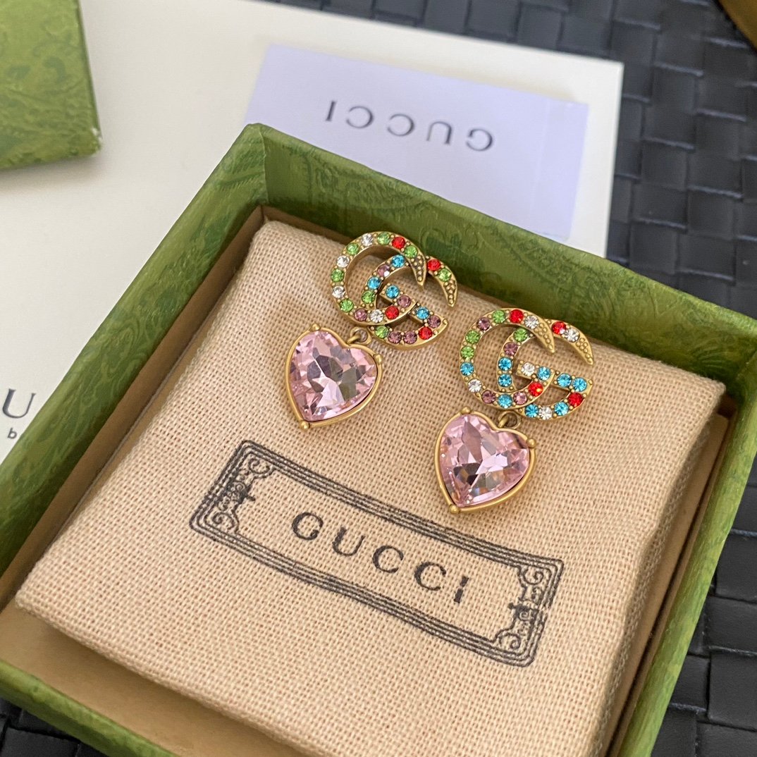 Gucci Vintage Lion Head Earrings: Heraldic Symbol with Textured Finish 3 Gucci Vintage Lion Head Earrings: Heraldic Symbol with Textured Finish - Image 3