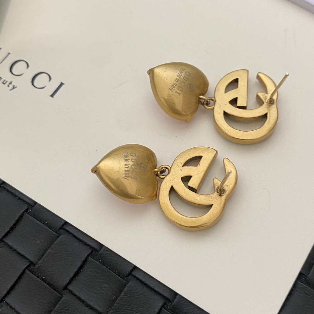 Gucci Vintage Lion Head Earrings: Heraldic Symbol with Textured Finish 6 Gucci Vintage Lion Head Earrings: Heraldic Symbol with Textured Finish - Image 6