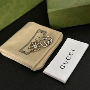 Gucci Puzzle Piece Earrings: Abstract Interlocking Forms
