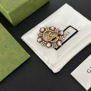 New Gucci Tiger Head Brooch: Statement Design with Pavé Crystal Eyes