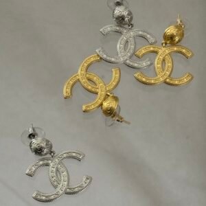 Chanel Les Éternelles de CHANEL Earrings: Timeless Pearl & Diamond Button Studs