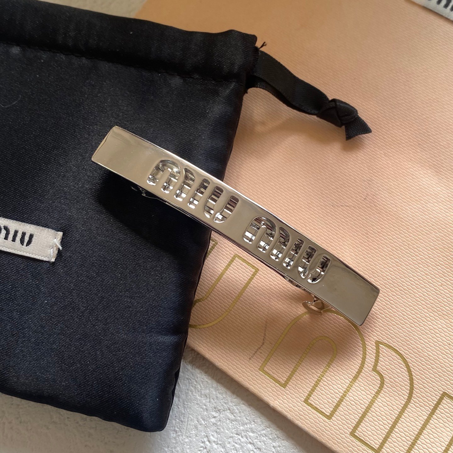 Miu Miu Double-Claw Clip: Pearlescent Finish with Hidden Logo 7 Miu Miu Double-Claw Clip: Pearlescent Finish with Hidden Logo - Image 7