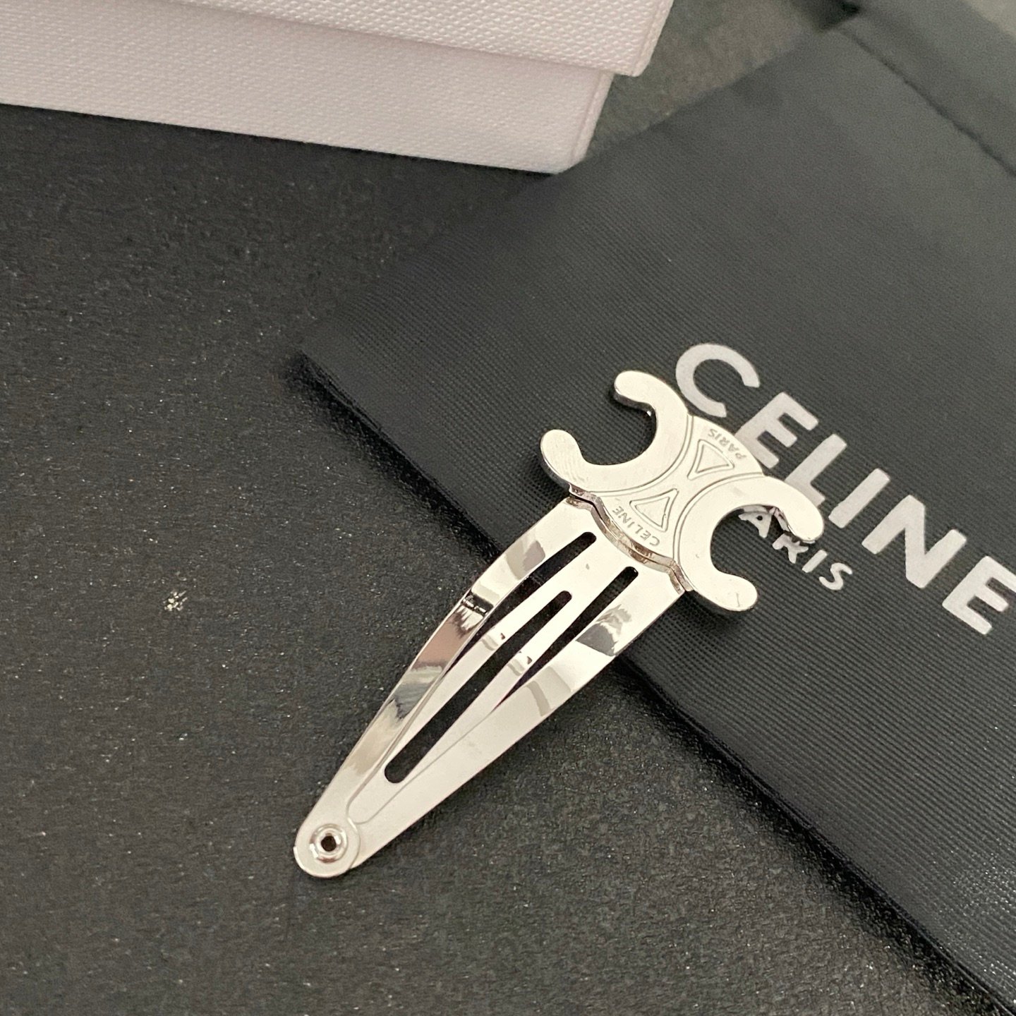 Celine Vintage Revival Hair Clip: 1970s Inspired Tortoiseshell Design 3 Celine Vintage Revival Hair Clip: 1970s Inspired Tortoiseshell Design - Image 3