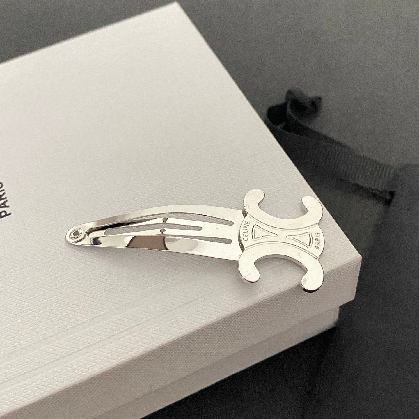 Celine Vintage Revival Hair Clip: 1970s Inspired Tortoiseshell Design 4 Celine Vintage Revival Hair Clip: 1970s Inspired Tortoiseshell Design - Image 4