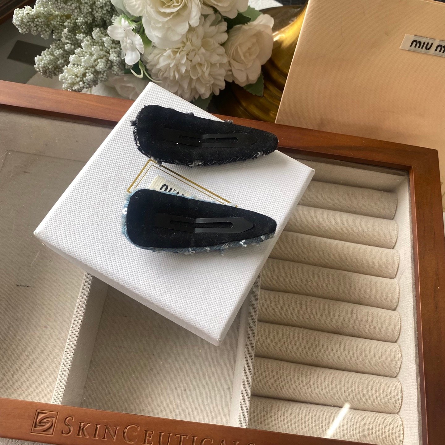 Miu Miu Velvet Butterfly Clip: Embossed Wings with Micro Crystal Details 7 Miu Miu Velvet Butterfly Clip: Embossed Wings with Micro Crystal Details - Image 7