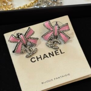 Classic Chanel Pearl Studs: Timeless Cultured Pearl & CC Setting for Everyday Luxury