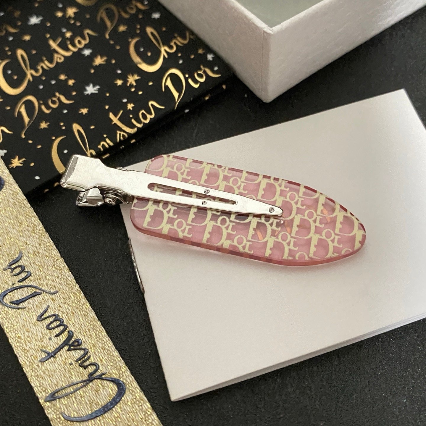 Dior New Hair Clip 2026: Embroidered Ribbon & Pearl Barrette | Latest Luxury Hair Accessories 4 Dior New Hair Clip 2026: Embroidered Ribbon & Pearl Barrette | Latest Luxury Hair Accessories - Image 4