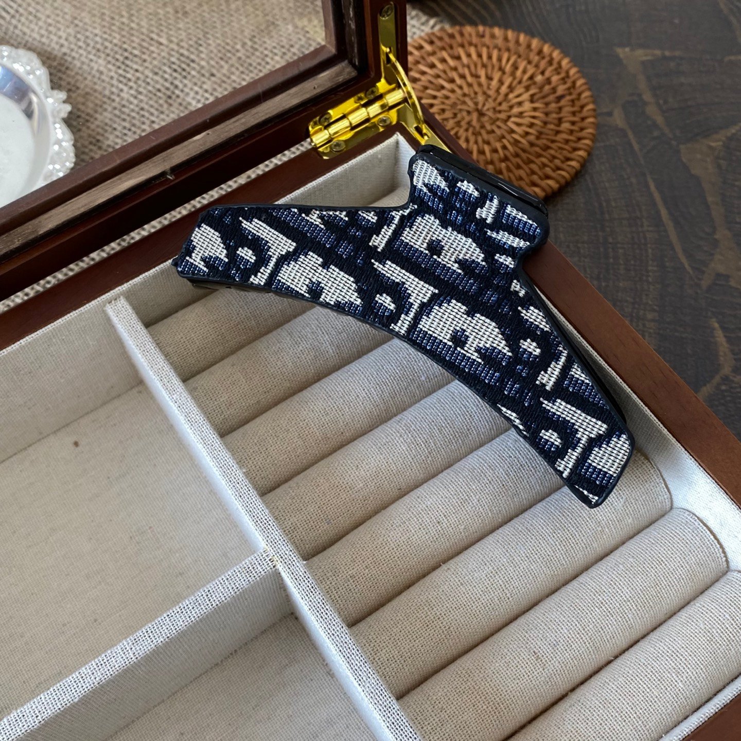 Chanel New C FENDI G Family Gucci Hair Claw Clip Length 11.5cm 7 Chanel New C FENDI G Family Gucci Hair Claw Clip Length 11.5cm - Image 7