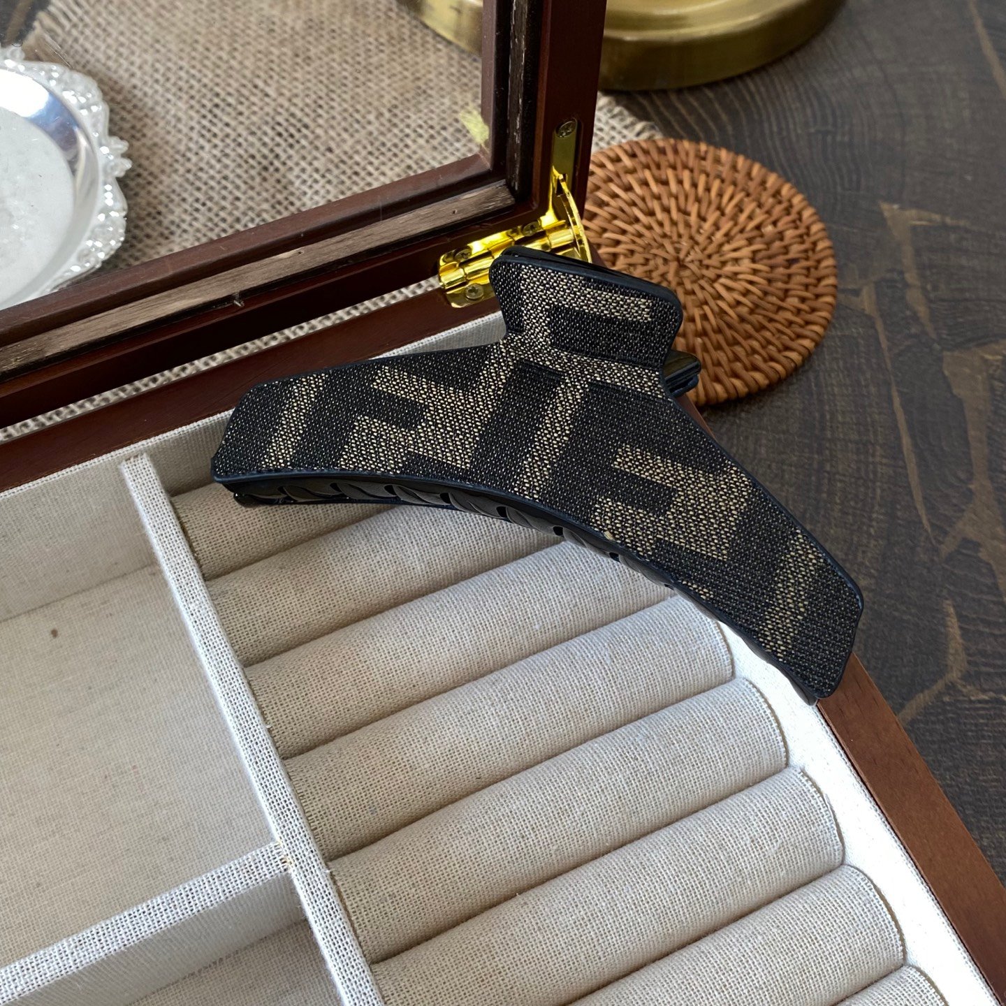 Chanel New C FENDI G Family Gucci Hair Claw Clip Length 11.5cm 9 Chanel New C FENDI G Family Gucci Hair Claw Clip Length 11.5cm - Image 9