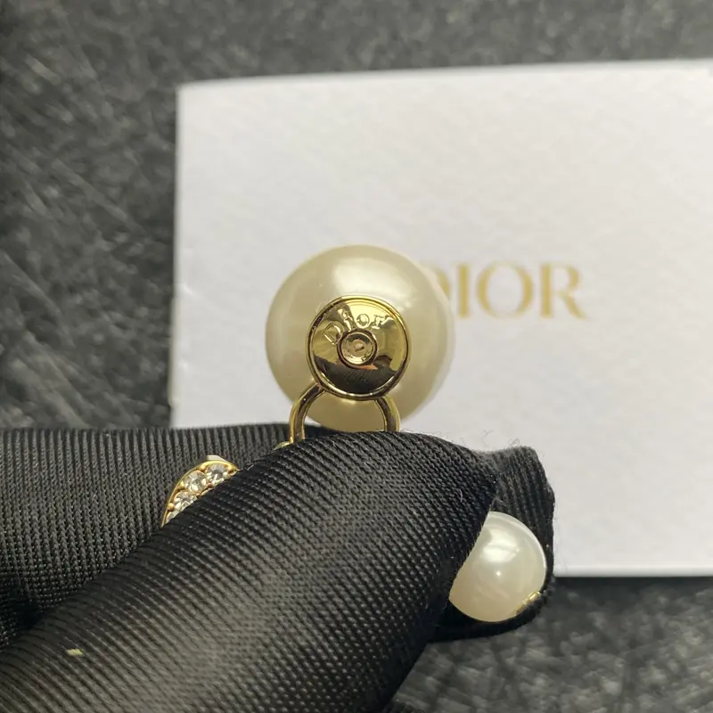 New DIOR Tribales Asymmetric Earrings: Single Cultured Pearl with Pavé Cap 8 New DIOR Tribales Asymmetric Earrings: Single Cultured Pearl with Pavé Cap - Image 8