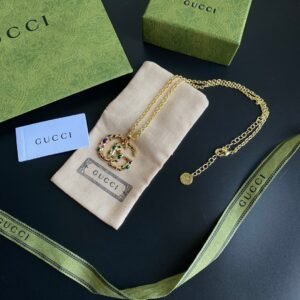Gucci Heart Padlock Necklace: Romantic Motif with Engravable Surface