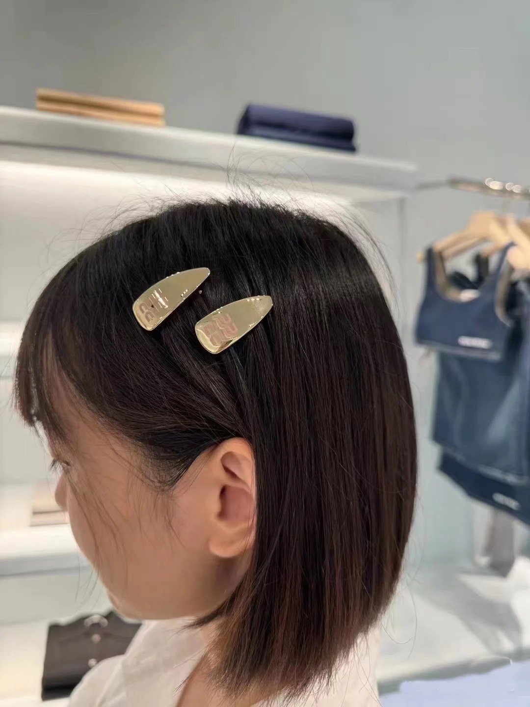 Miu Miu Floral Resin Hair Clip: Translucent Petals with Gold Wire Stem 5 Miu Miu Floral Resin Hair Clip: Translucent Petals with Gold Wire Stem - Image 5