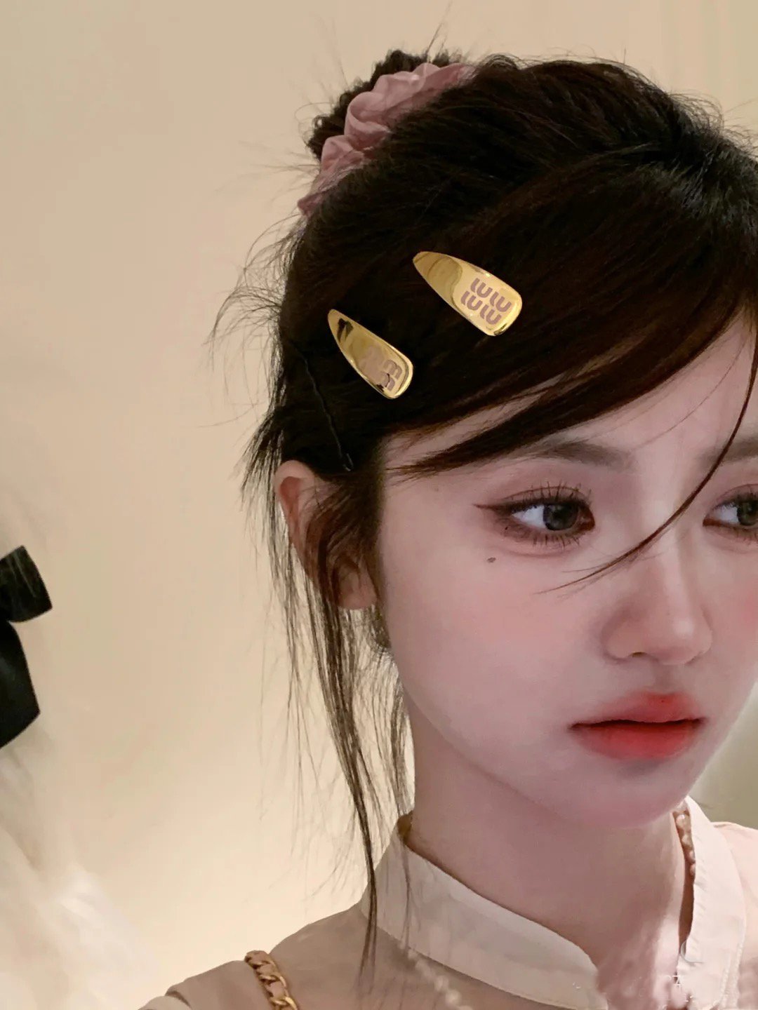 Miu Miu Floral Resin Hair Clip: Translucent Petals with Gold Wire Stem 4 Miu Miu Floral Resin Hair Clip: Translucent Petals with Gold Wire Stem - Image 4